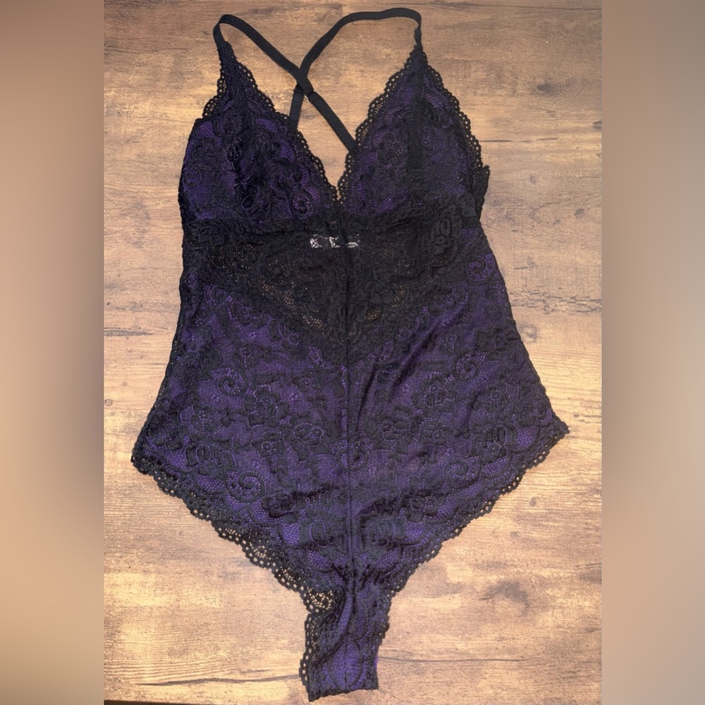 NWOT Elegant Black and Purple Lace Bodysuit - Picture 4 of 7